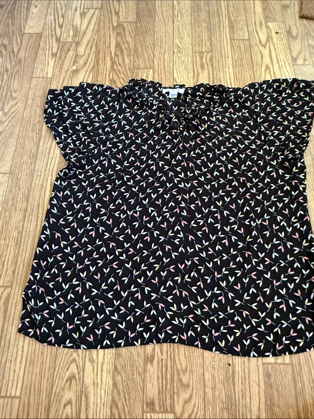 Women’s Black Printed Short Sleeve Blouse - Pink & White Leaf Motif